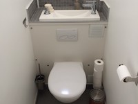 Wand-WC integriertes WiCi Bati Handwaschbecken - Herr P (Frankreich - 92) - 2 auf 3 (nachher)